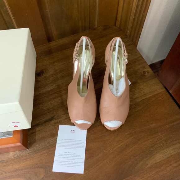 COACH Apryl Nude Nubuck Cut Out Peep Toe Logo‎ Buckle Stilettos NIB - Picture 3 of 14